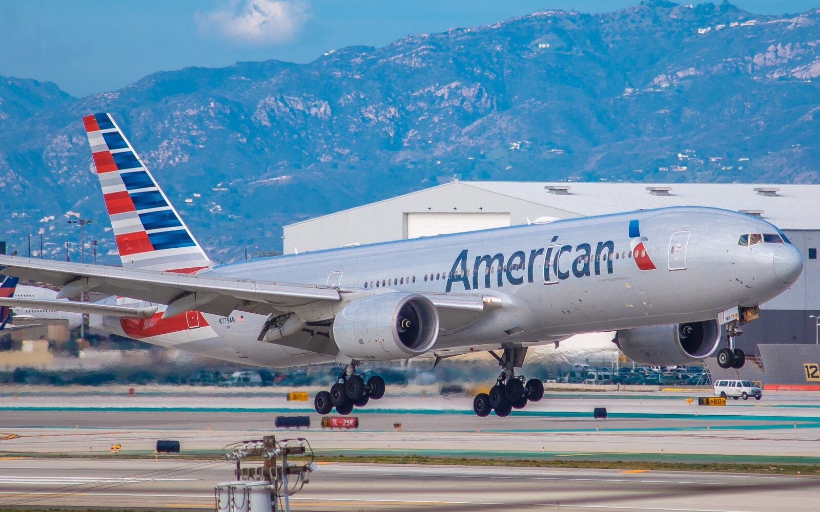 American Airlines expands boarding tech to 100+ airports before holiday ...