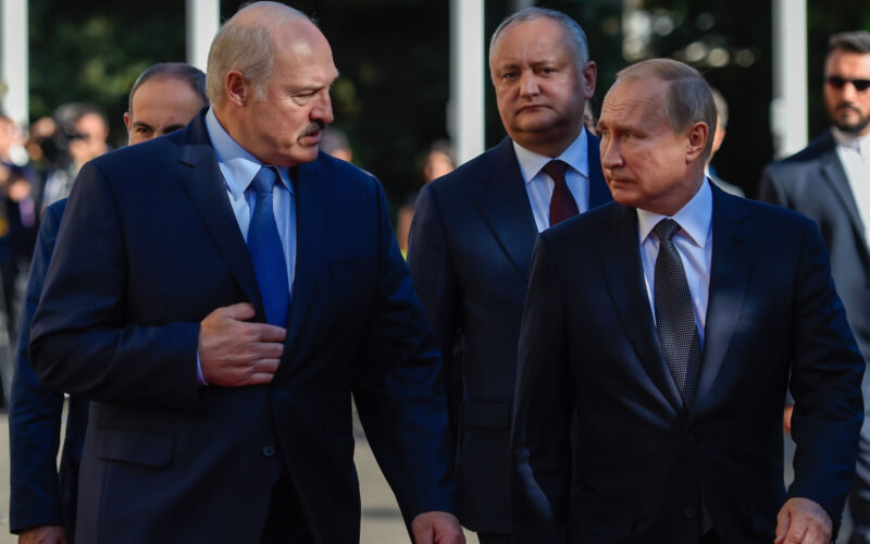 Belarus-president-Aleksandr-Lukashenko-and-Russian-president-Vladimir-Putin-meeting-in-Erevan