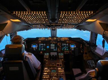 Boeing 747 flight deck overview