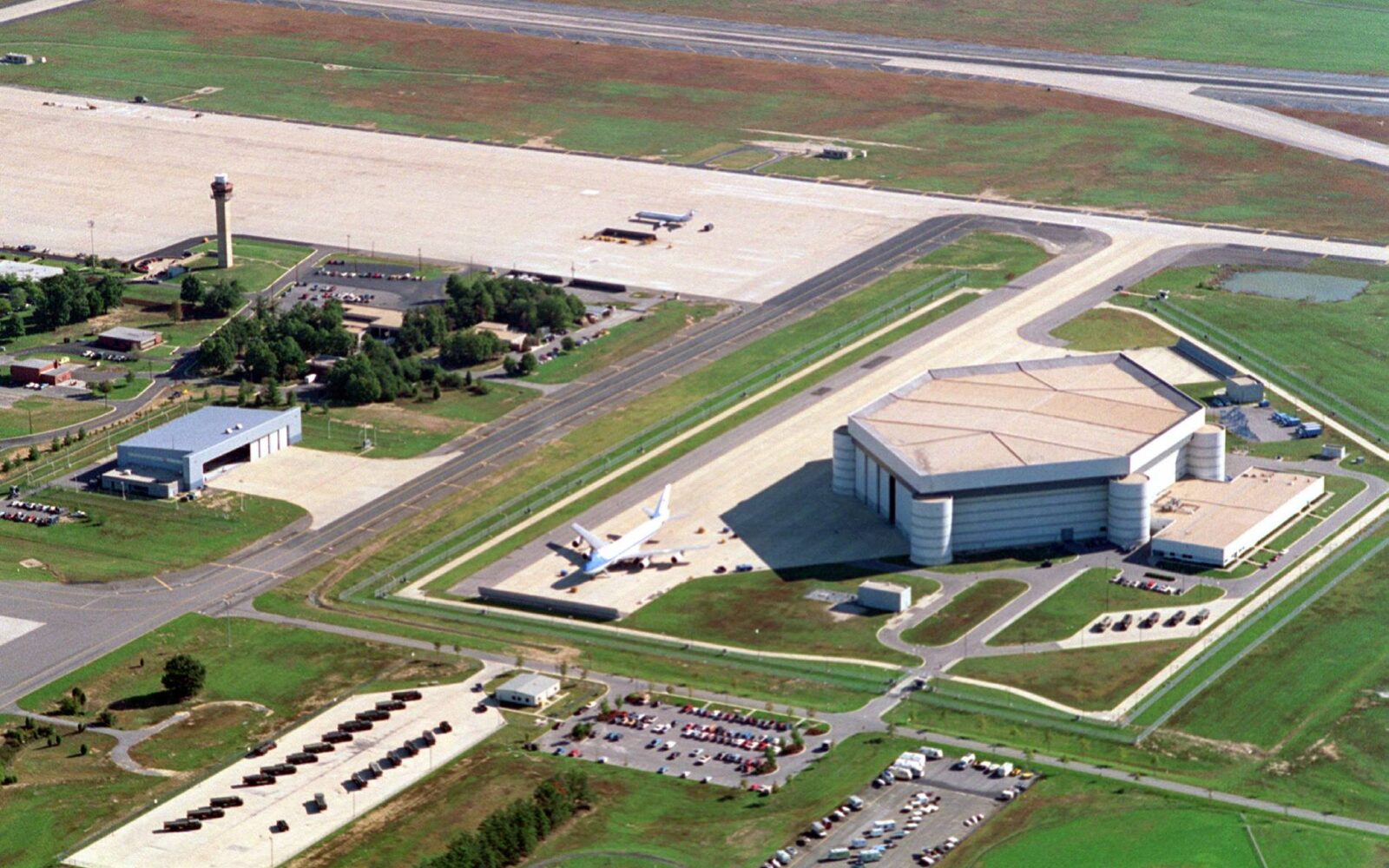 Man apprehended after breaking into Air Force One base AeroTime