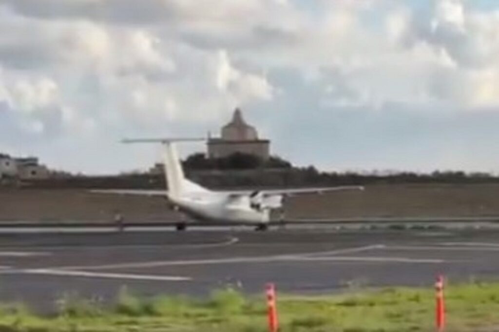 Dash 8-100 Malta Airport