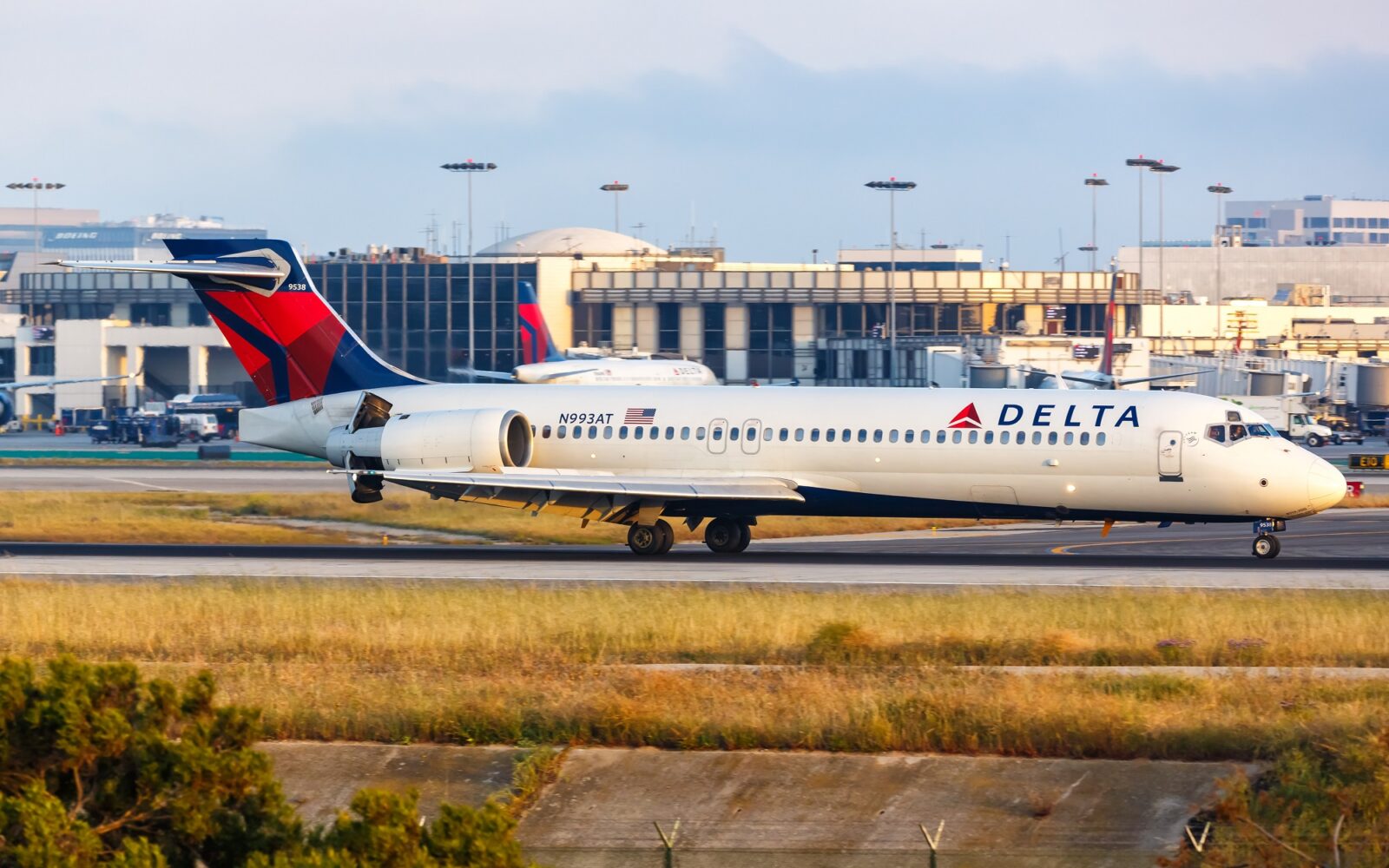 NTSB Report Sheds Light On Delta Boeing 717 Belly Landing - AeroTime