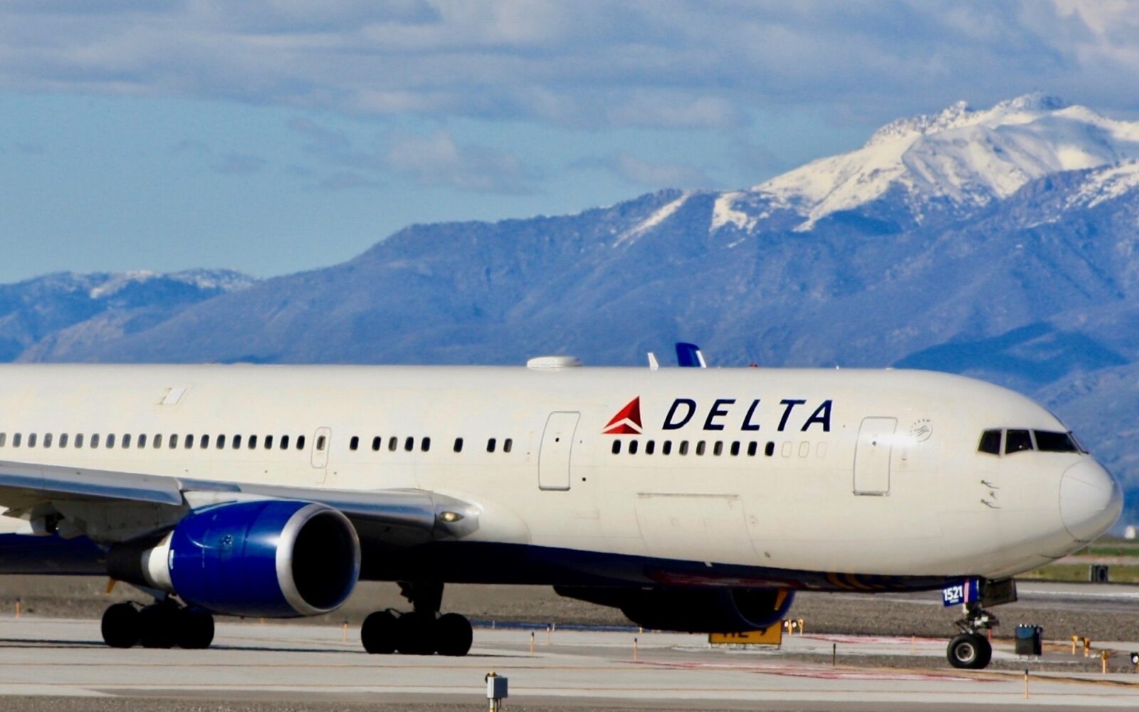 Delta Boeing 767 pummeled by hail in Italy returns to the US - AeroTime