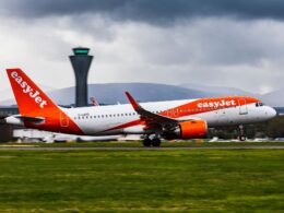 Easyjet Landing at Edinburgh Airport