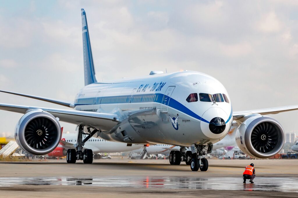 El Al and AerCap signed agreement for the airline to lease two Boeing 787 9s