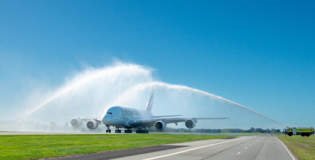 Emirates a380 chc