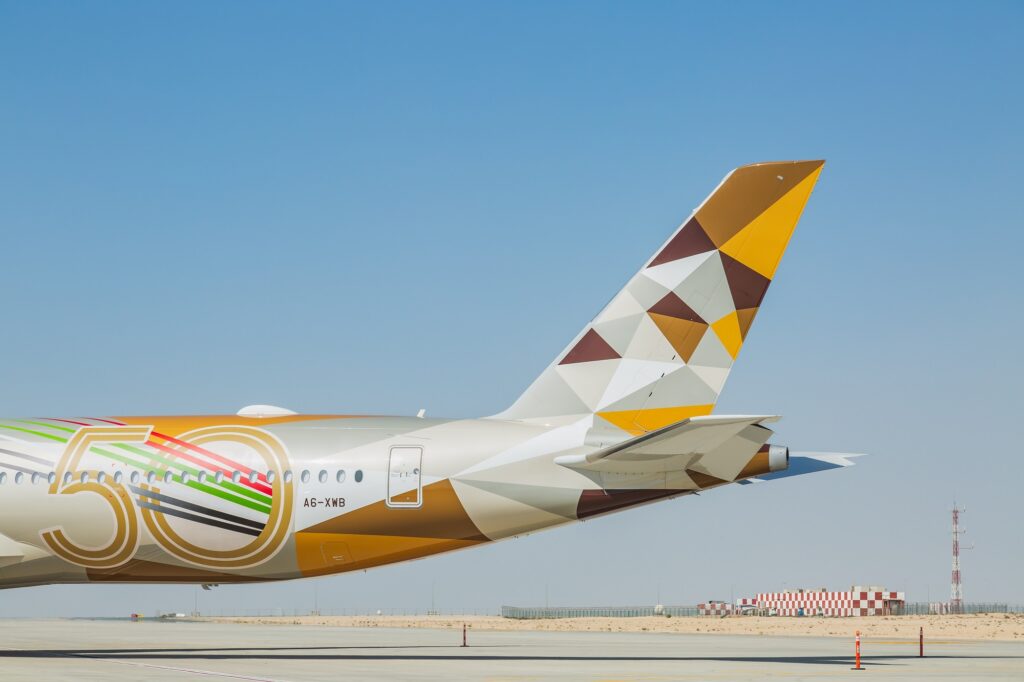 Emirates and Etihad Airways signed their first interline agreement aiming to boost tourism to the UAE