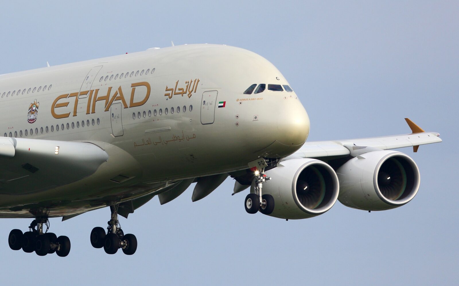 Two decades in-flight: Burj Khalifa lights up for Etihad Airways - AeroTime