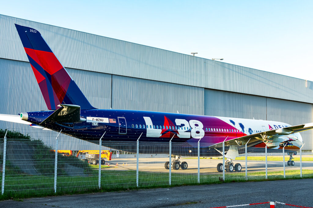 Airbus A350-900, N522DZ