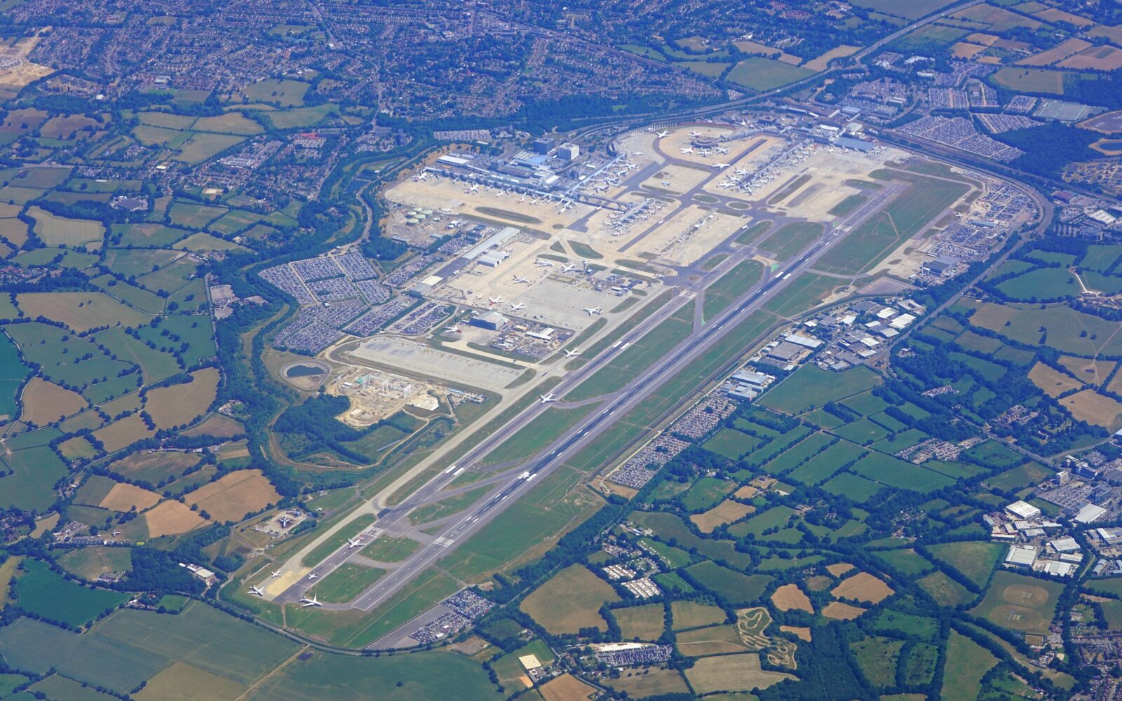 London-Gatwick Airport submits plans for second runway