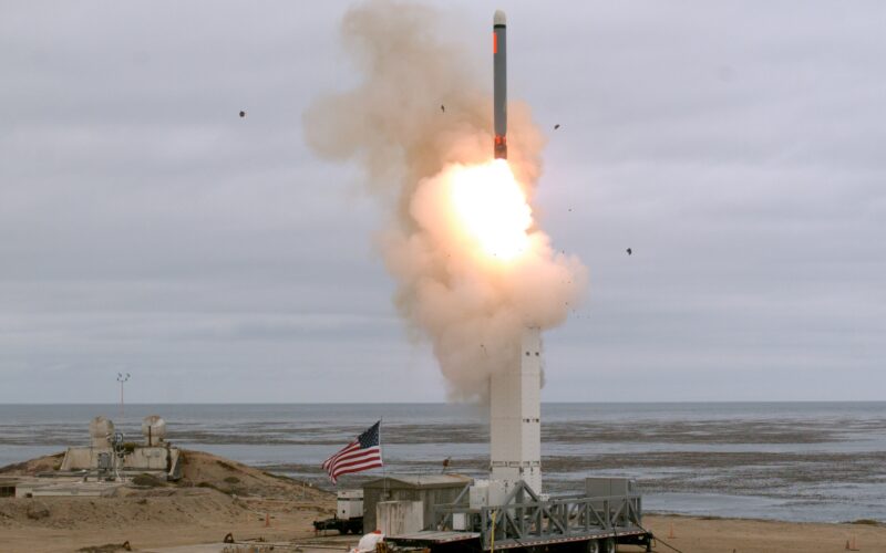 Ground-launched medium-range Tomahawk cruise missile