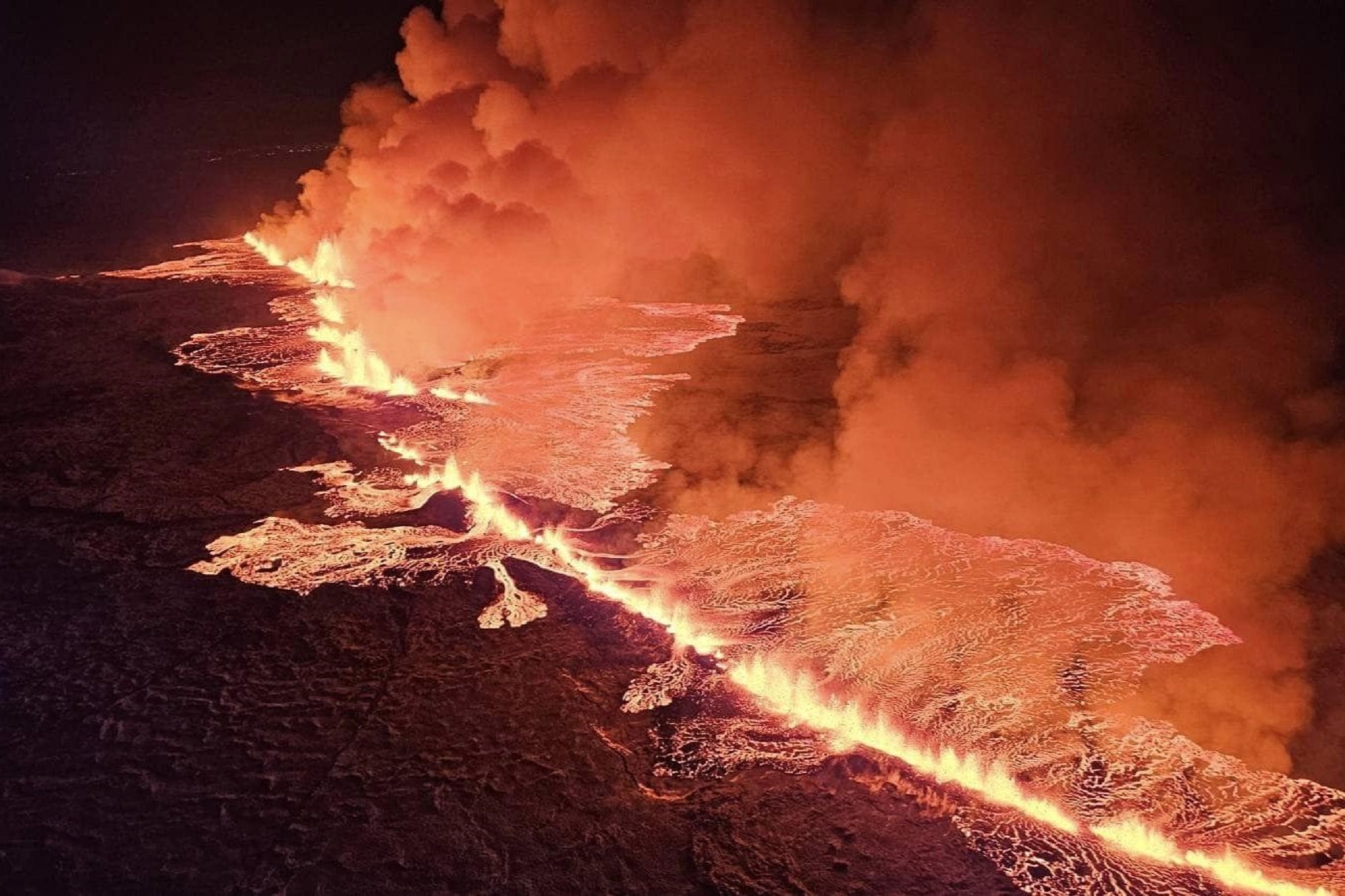 Iceland volcano erupts as Keflavík flights still running