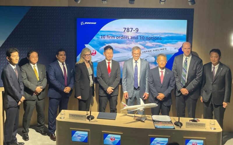 Japan Airlines and Boeing sign deal for 787 Dreamliner aircraft