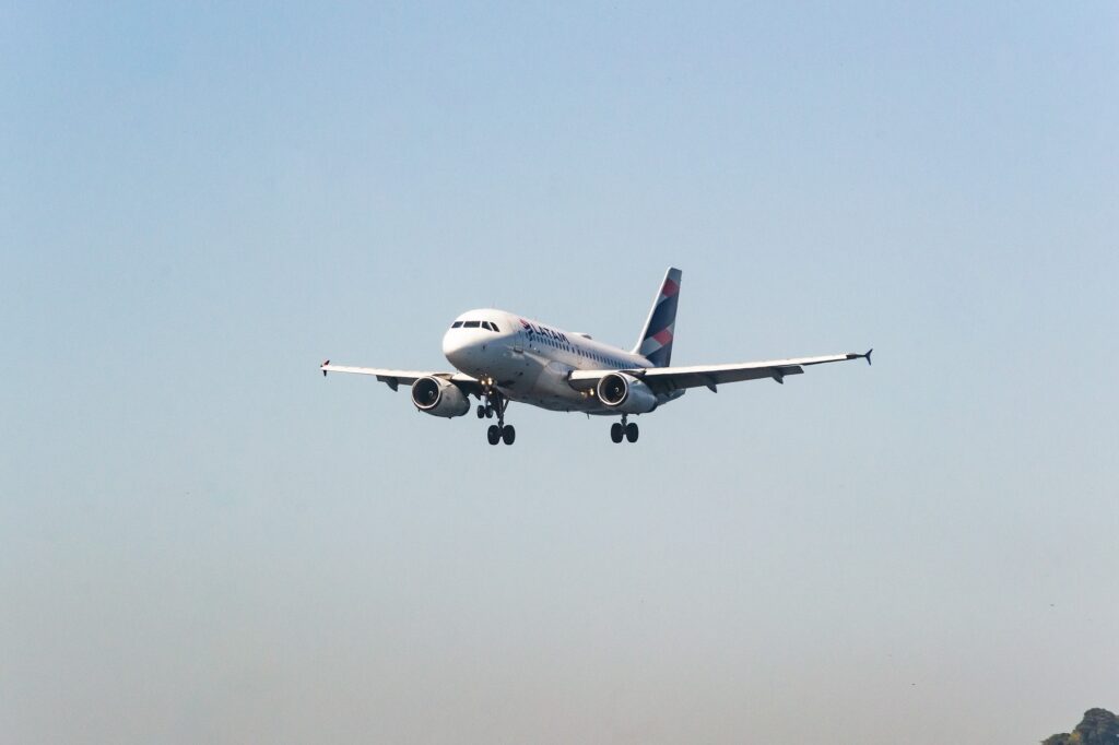 LATAM Airbus A319 132