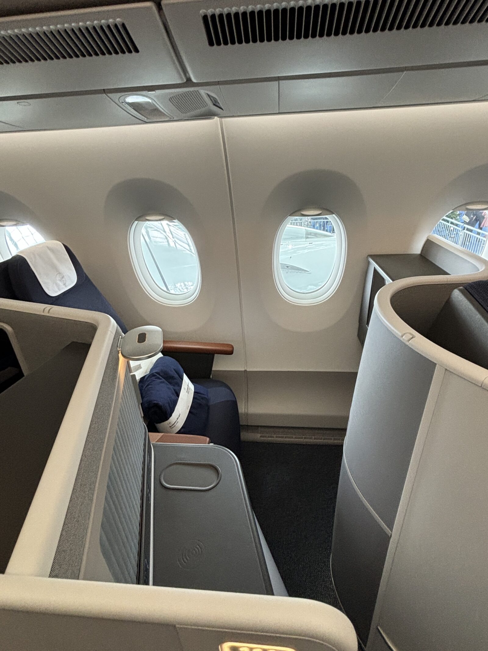 Lufthansa showcases its new Allegris cabin on Airbus A350 - AeroTime