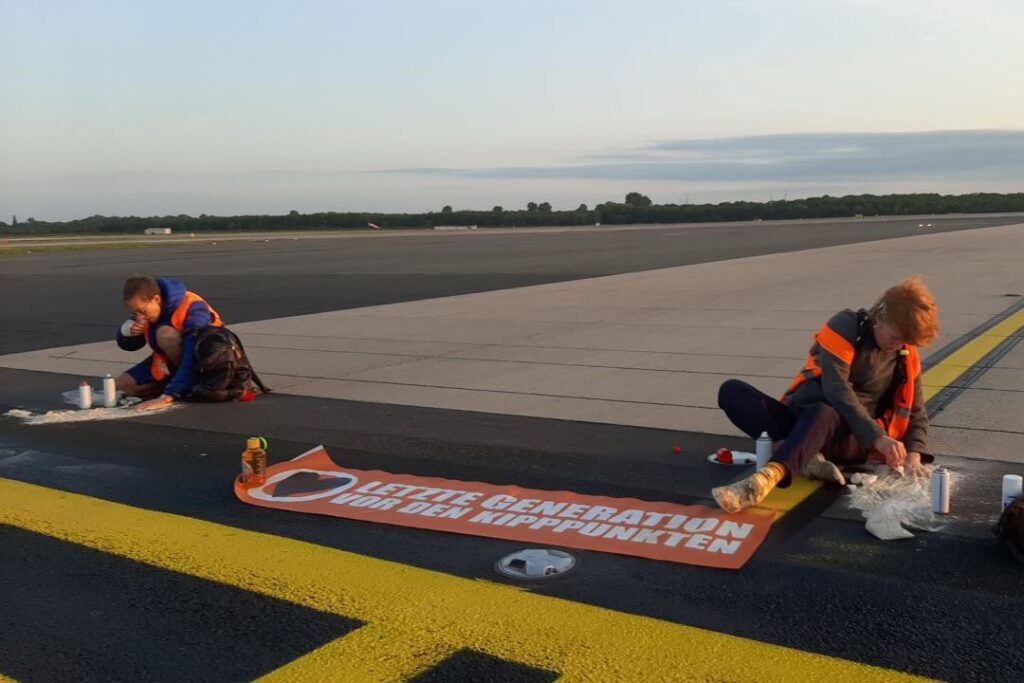 Two groups of Letzte Generation protestors glued themselves to the taxiways at Dusseldorf and Hamburg Airports in Germany