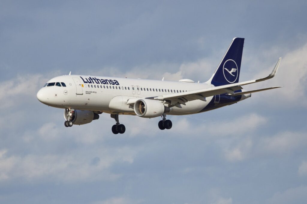 Lufthansa Airbus A320 new cabin