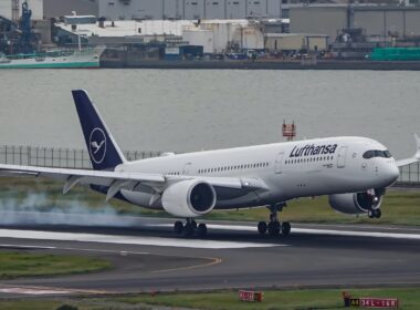 Lufthansa is potentially acquiring six Airbus A350-900s previously operated by other carriers