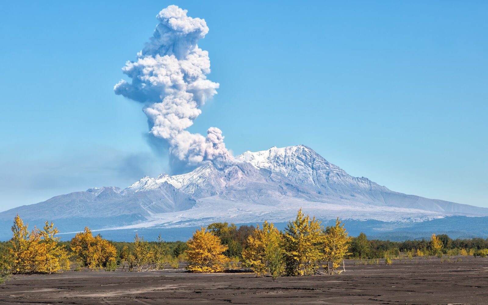 Ash from Russian volcanic eruption causes flight cancellations