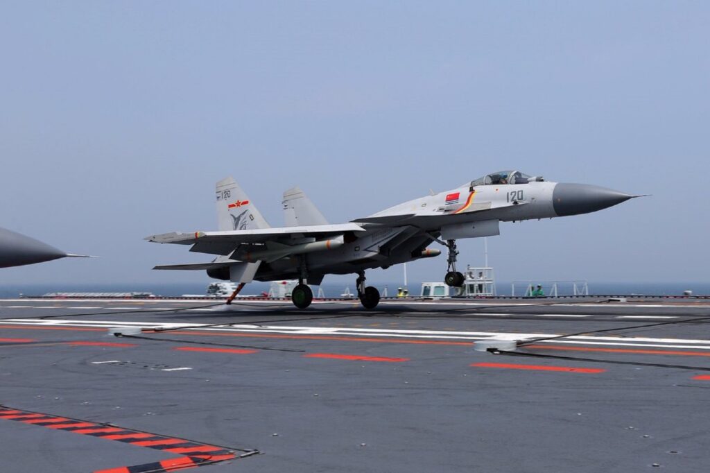 Shenyang J-15 on Liaoning