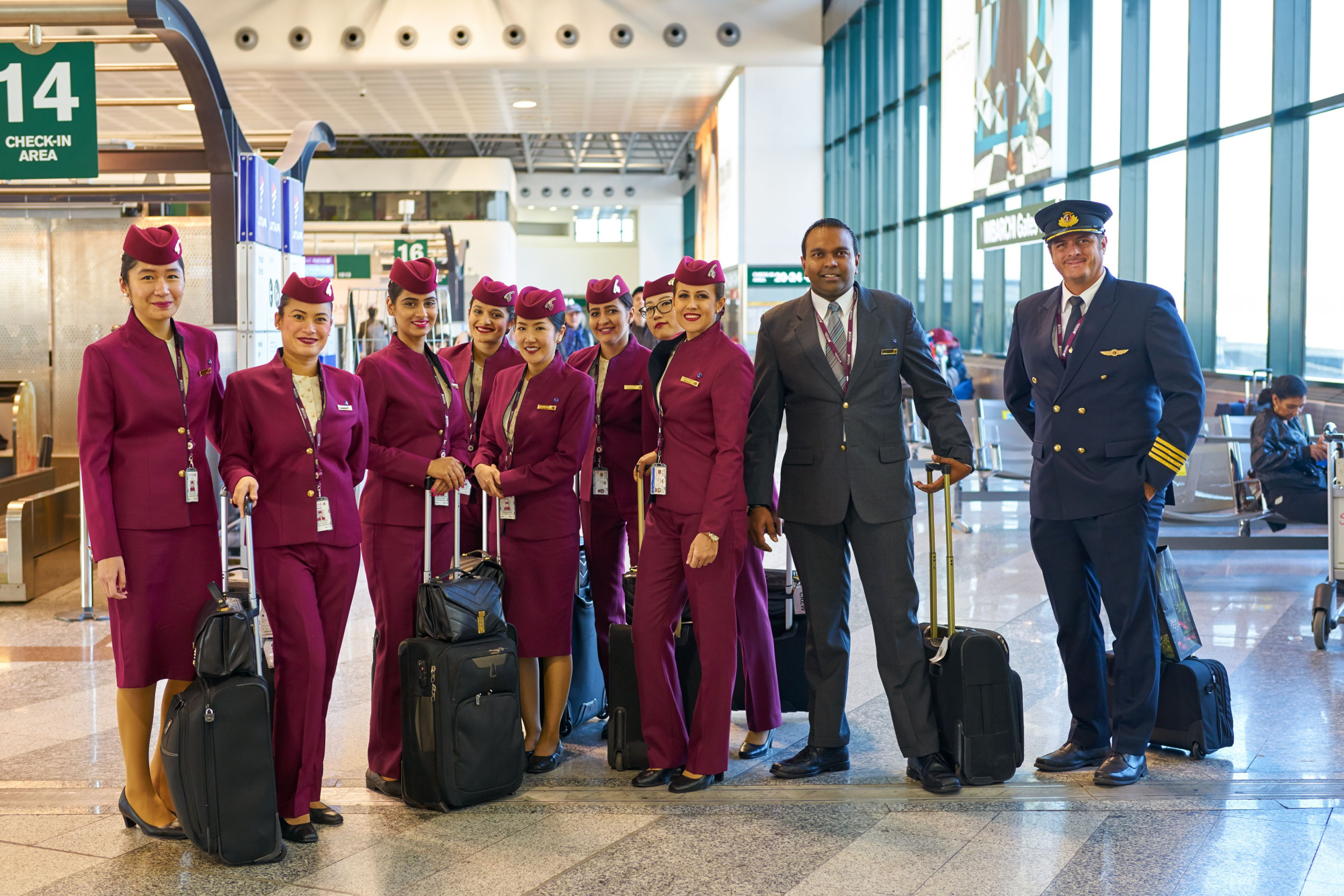 Qatar airways pilot. Пилоты Qatar Airways. Экипаж авиакомпании Qatar. Qatar Airways набор бортпроводников. Qatar Airlines Pilots.