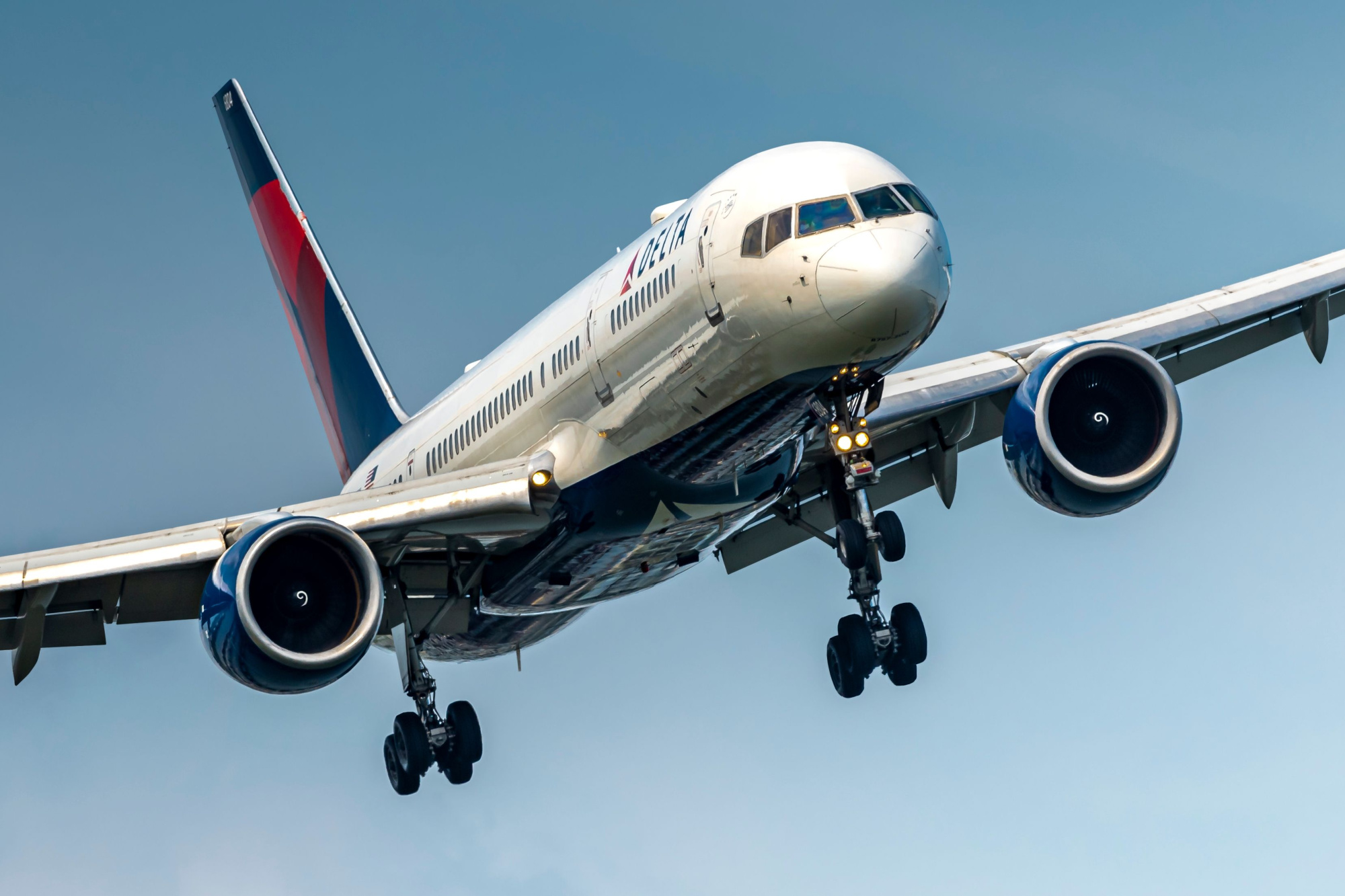 Delta B757 aircraft loses front nose wheel before takeoff - AeroTime