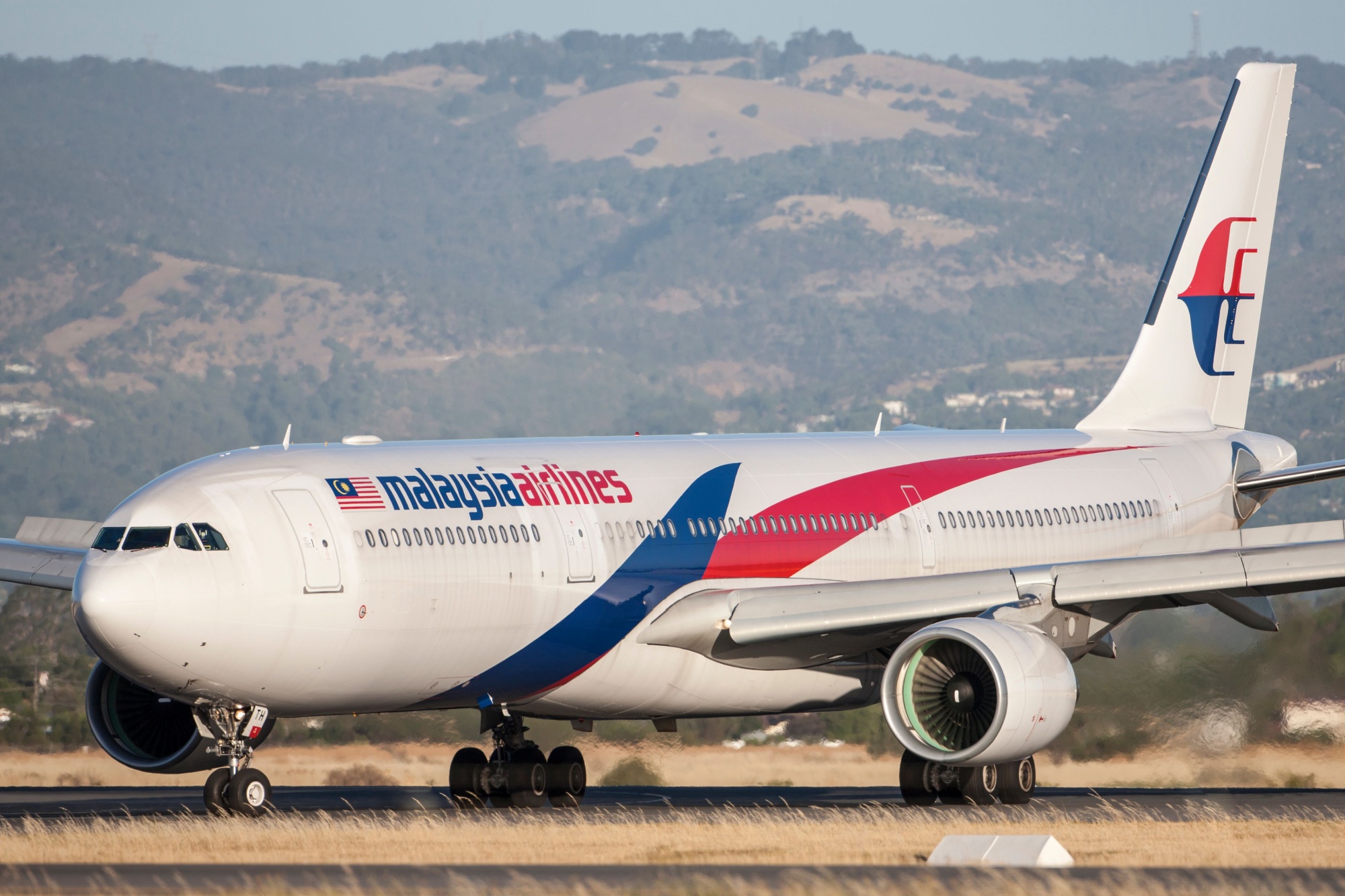 MAS A330 has to be diverted to Alice Springs due to technical problem