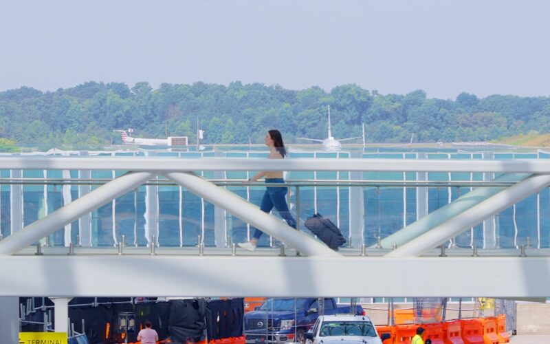 Charlotte-Douglas Airport skybridge