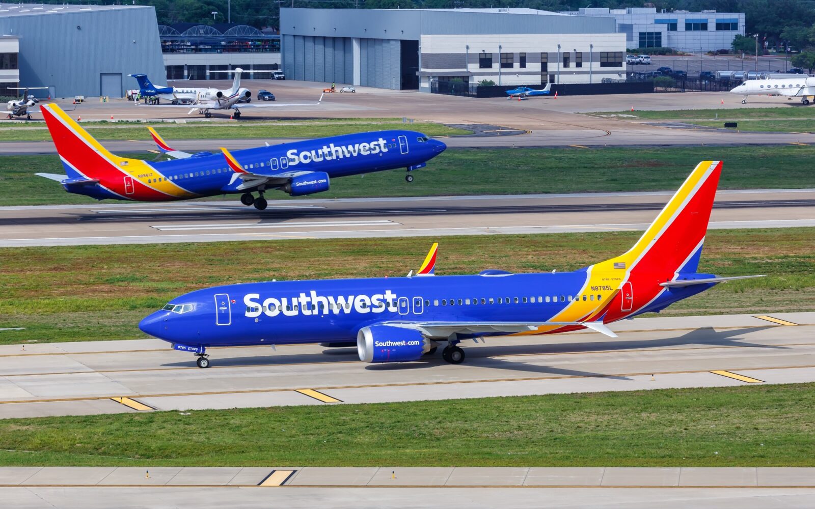 Southwest pilots back new contract for 44 salary increase