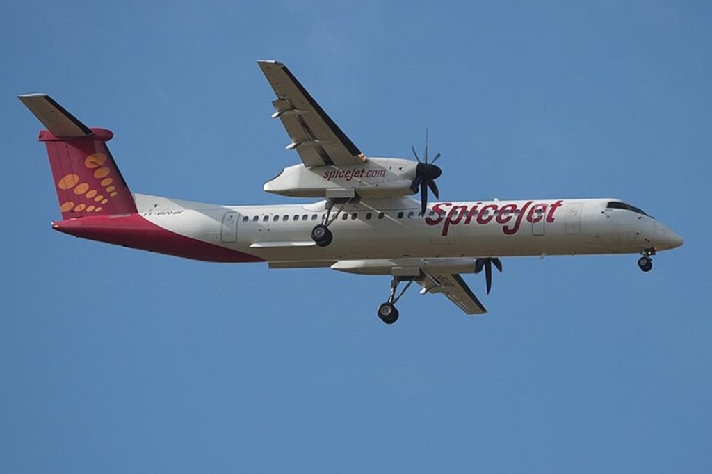 SpiceJet Dash 8 400j