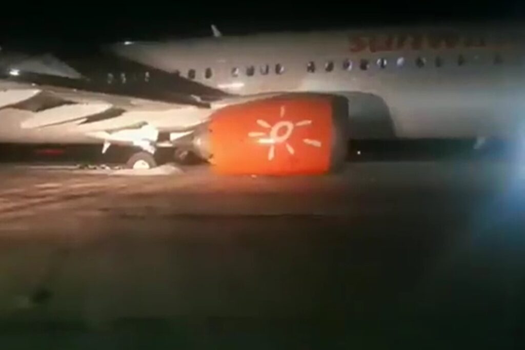 A Sunwing Boeing 737 MAX became stuck on the runway at an airport in Cuba