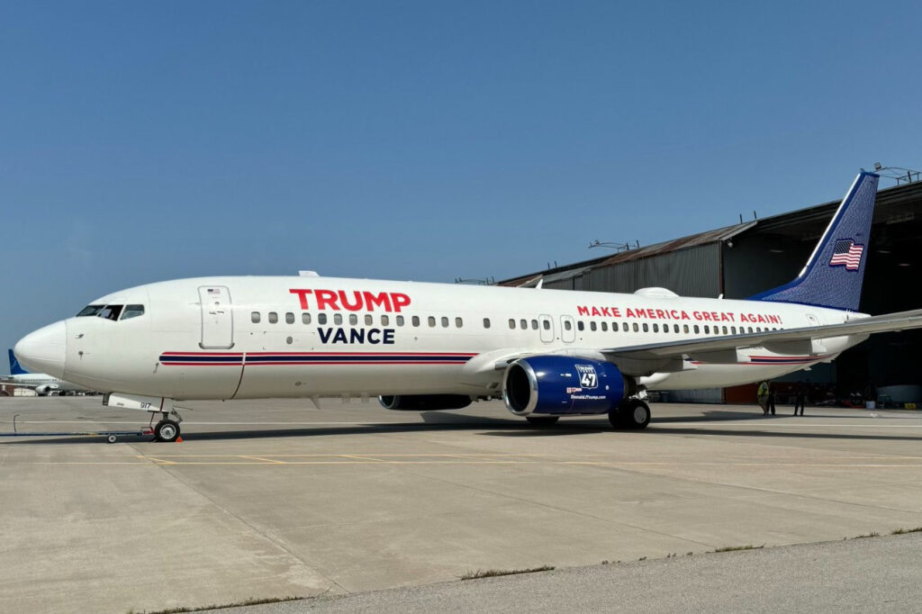 Trump Vance 737