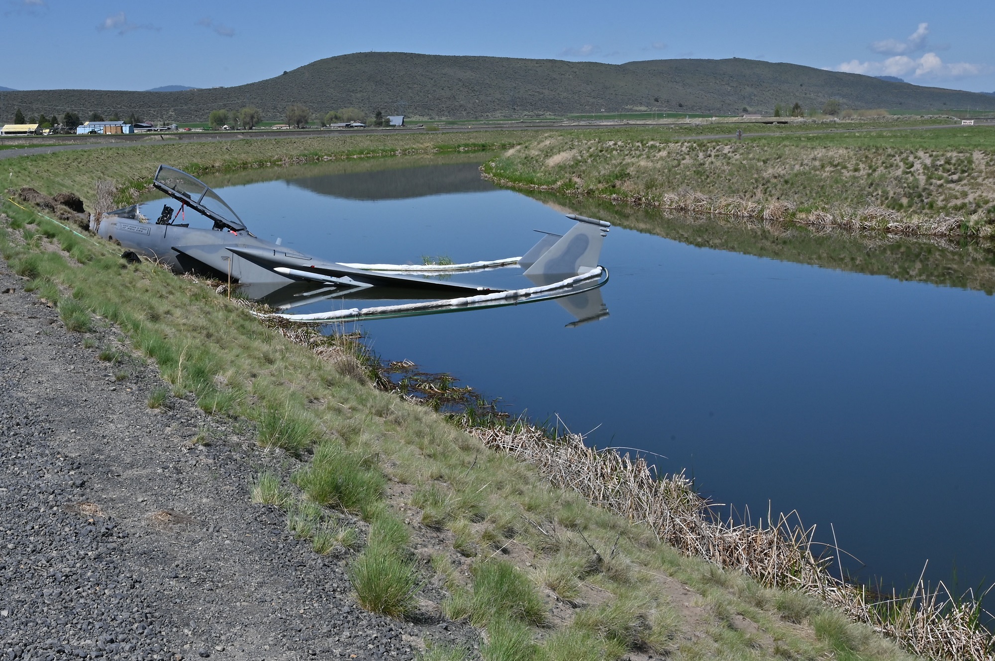 US Air Force F-15D makes ‘mishap landing’ in Oregon canal - AeroTime