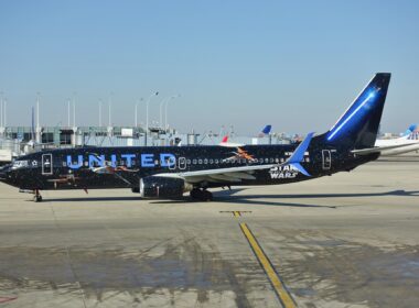 While revenues surged compared to Q1 2022, United Airlines still ended Q1 2023 with a net loss