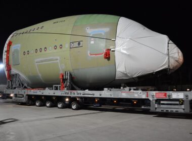 a380_nose_fuselage_convoy.jpg