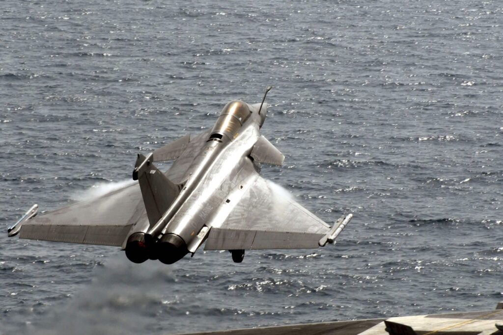 a_french_navy_rafale_taking_off_from_a_us_aircraft_carrier-1.jpg