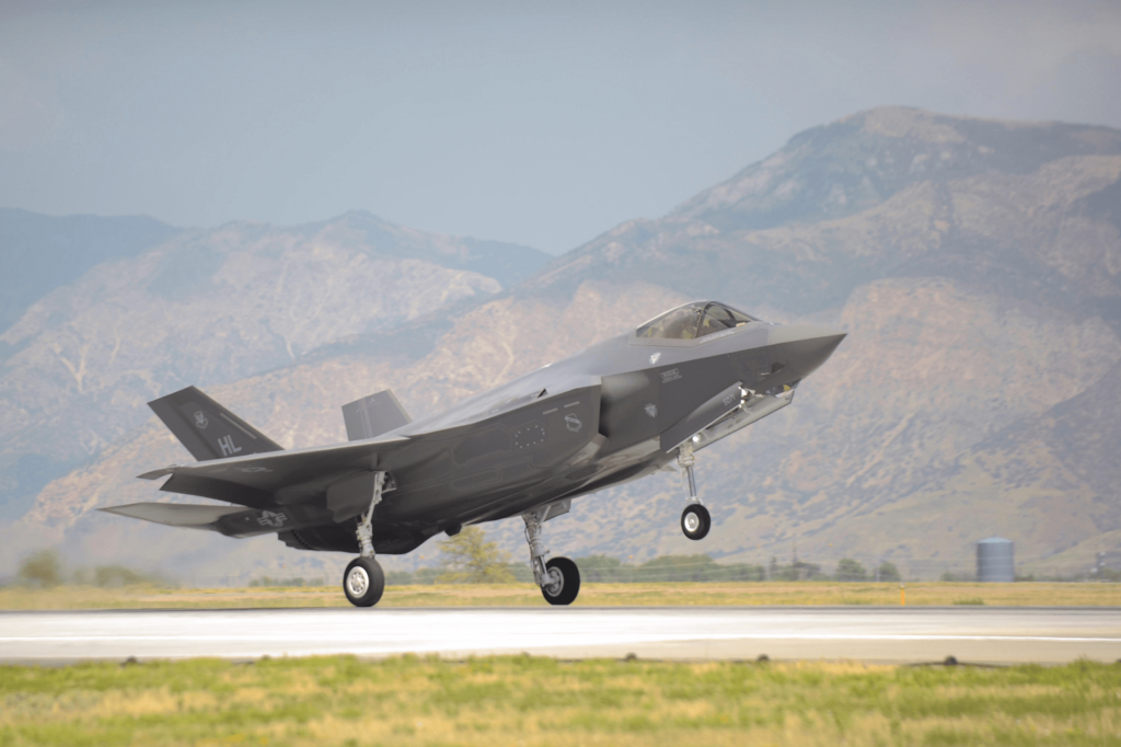 a_usaf_f-35_lands_at_hill_afb.png