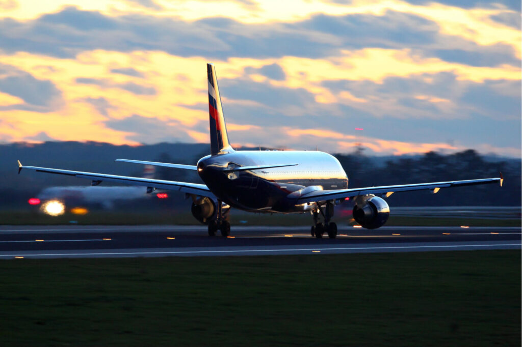 aeroflot_a320_landing_in_prague.jpg