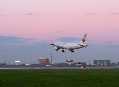 air_canada_airbus_a320_passenger_plane_landing.jpg