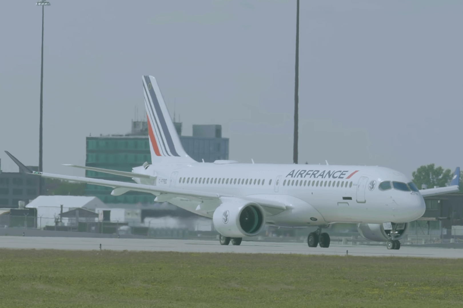 https://www.aerotime.aero/images/air_france_airbus_a220_takes_off_for_the_first_time.png