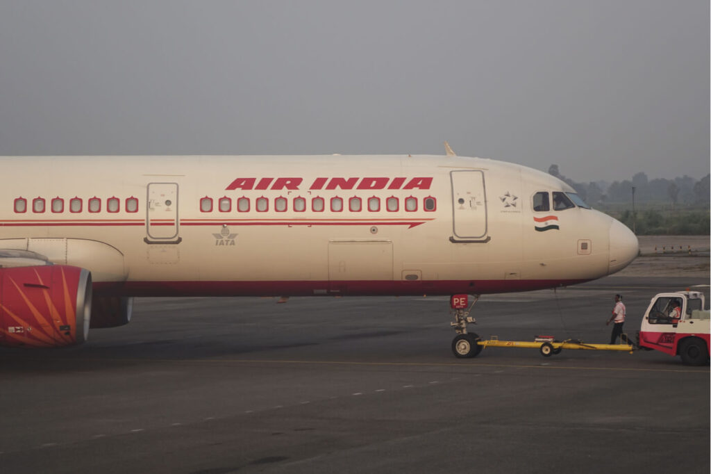 air_india_airbus_321_during_push_back.jpg