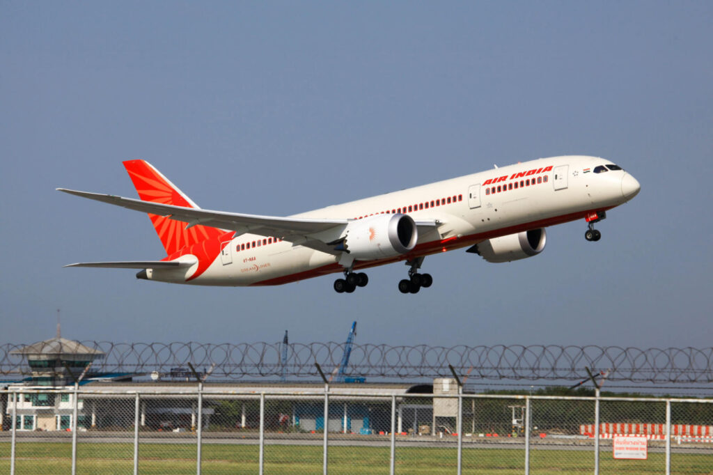 air_india_boeing_787_dreamliner_taking_off.jpg