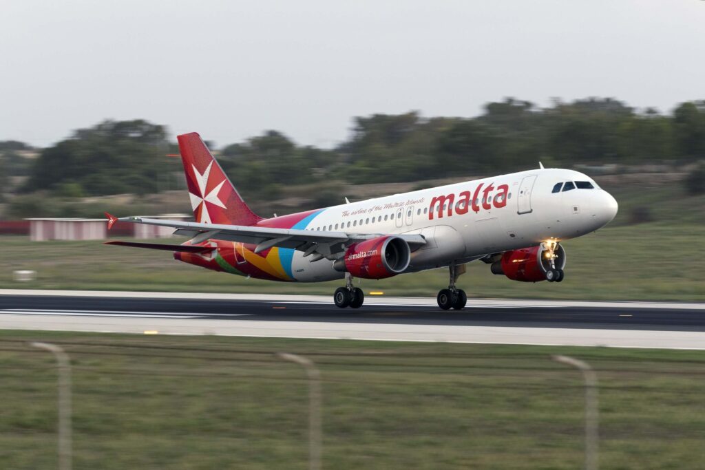 air_malta_airbus_a320-211_landing_luqa_malta.jpg