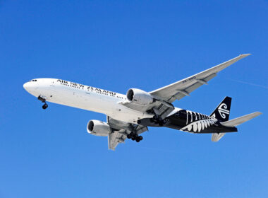 air_new_zealand_boeing_777_landing_at_los_angeles_international_airport_lax-1.jpg