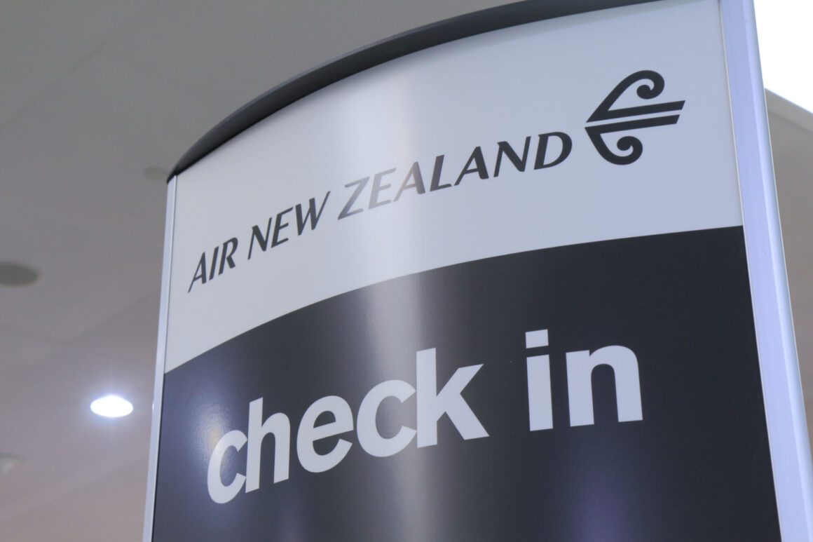 air new zealand auckland airport phone number