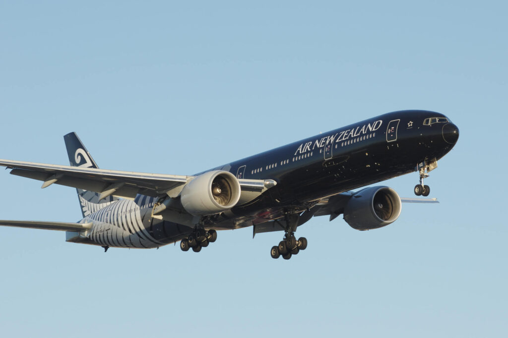 air_nz_boeing_777_in_all_blacks_livery.jpg