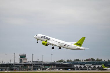 airBaltic A220