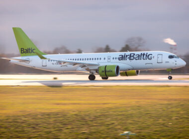 airbaltic_airbus_a220-300_yl-cse_landing_at_moscow_sheremetyevo_international_airport-1.jpg