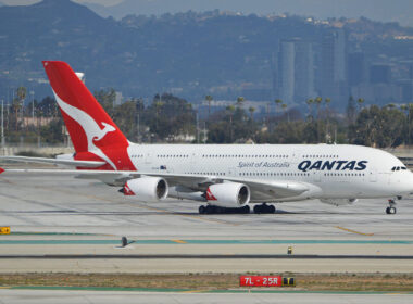 airbus_a380-842_vh-oqf_qantas_14205211751.jpg