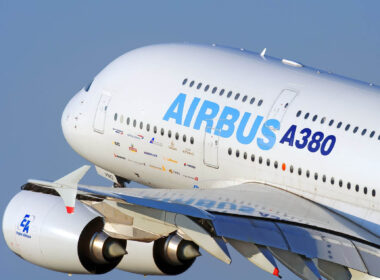 airbus_a380_departing_in_the_airbus_demonstrator_livery.jpg